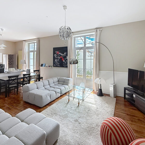 photo_4aa7a849f5ab88a7b9f68e4603808216