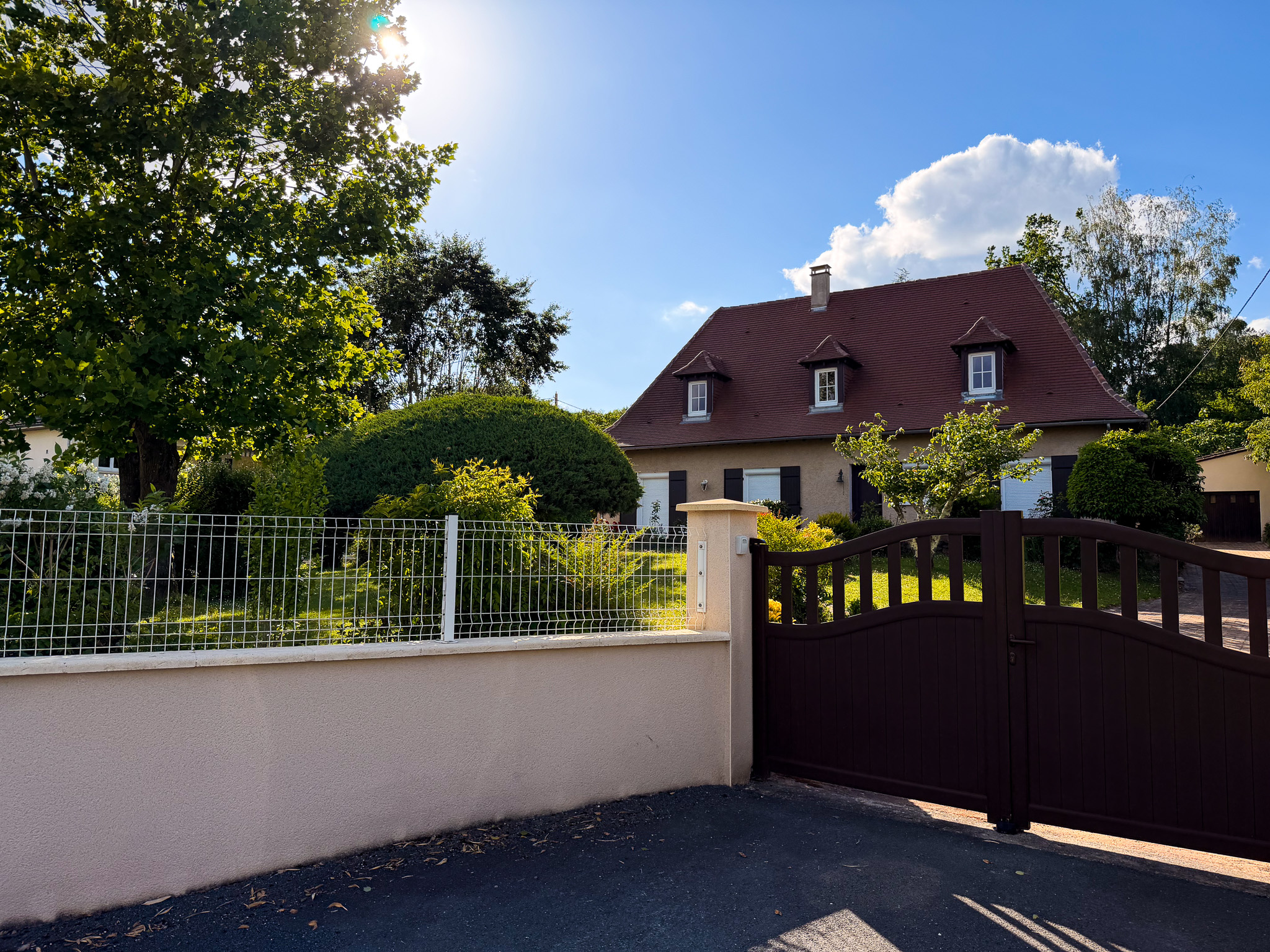 Lire la suite à propos de l’article MAISON 4 CHAMBRES PROCHE COMMODITÉS